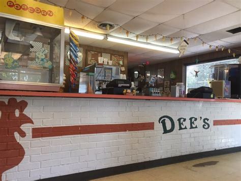 dee's dairy bar menu  Est